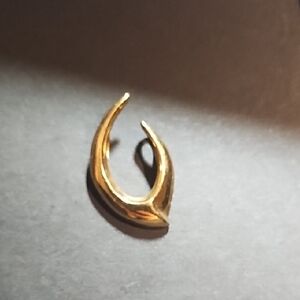 Elegant Gold Women's Jewelry Piece